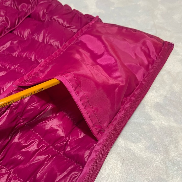 Lightweight down vest fuchsia color with zipper closed pockets US Women Size S - Picture 5 of 6